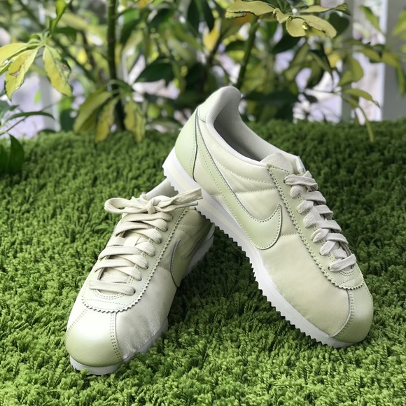 NWT Nike Cortez Nylon Light Bone WMNS - Picture 7 of 8